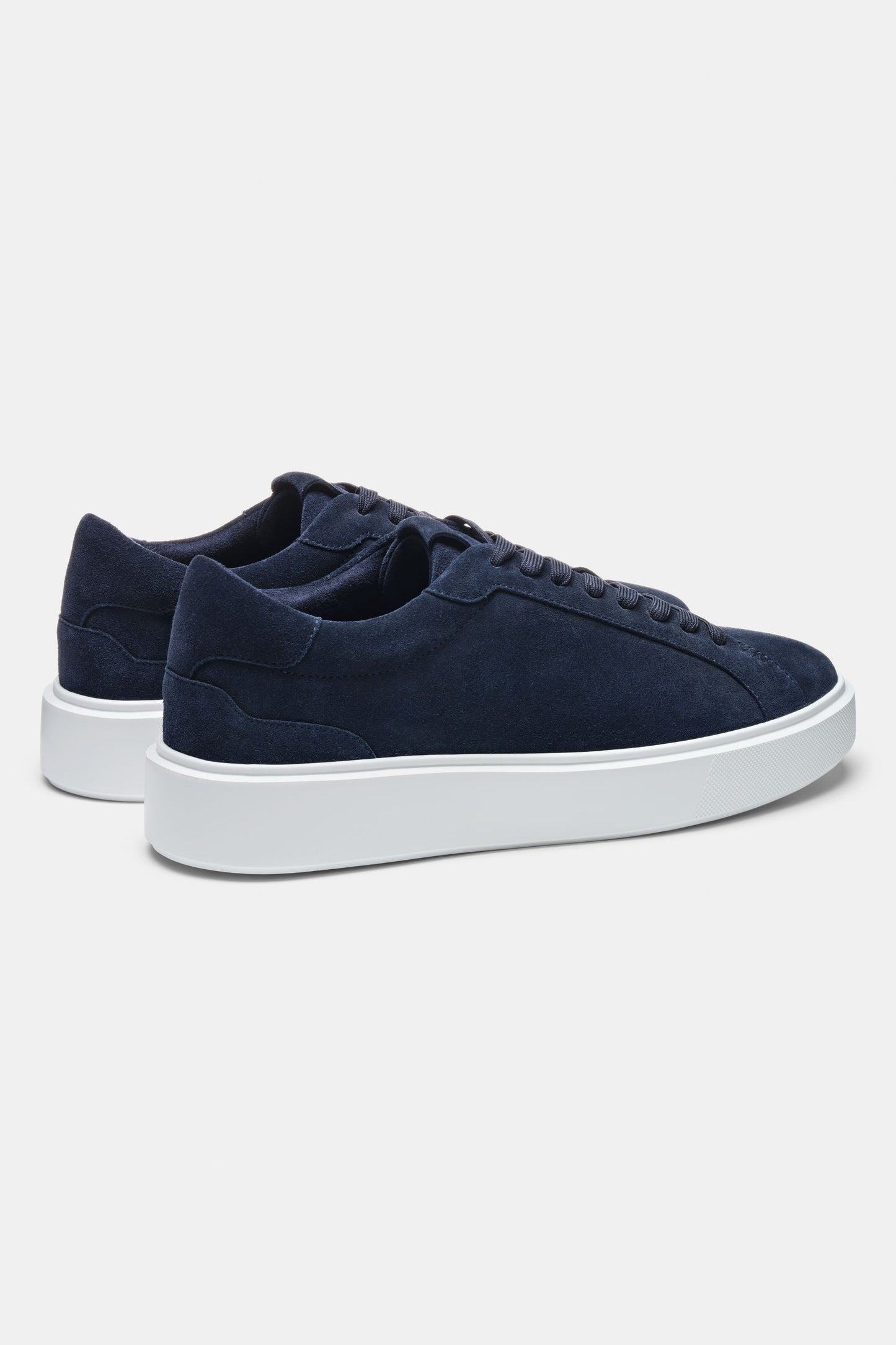 LE CLASSICHE SNEAKERS IN SUEDE