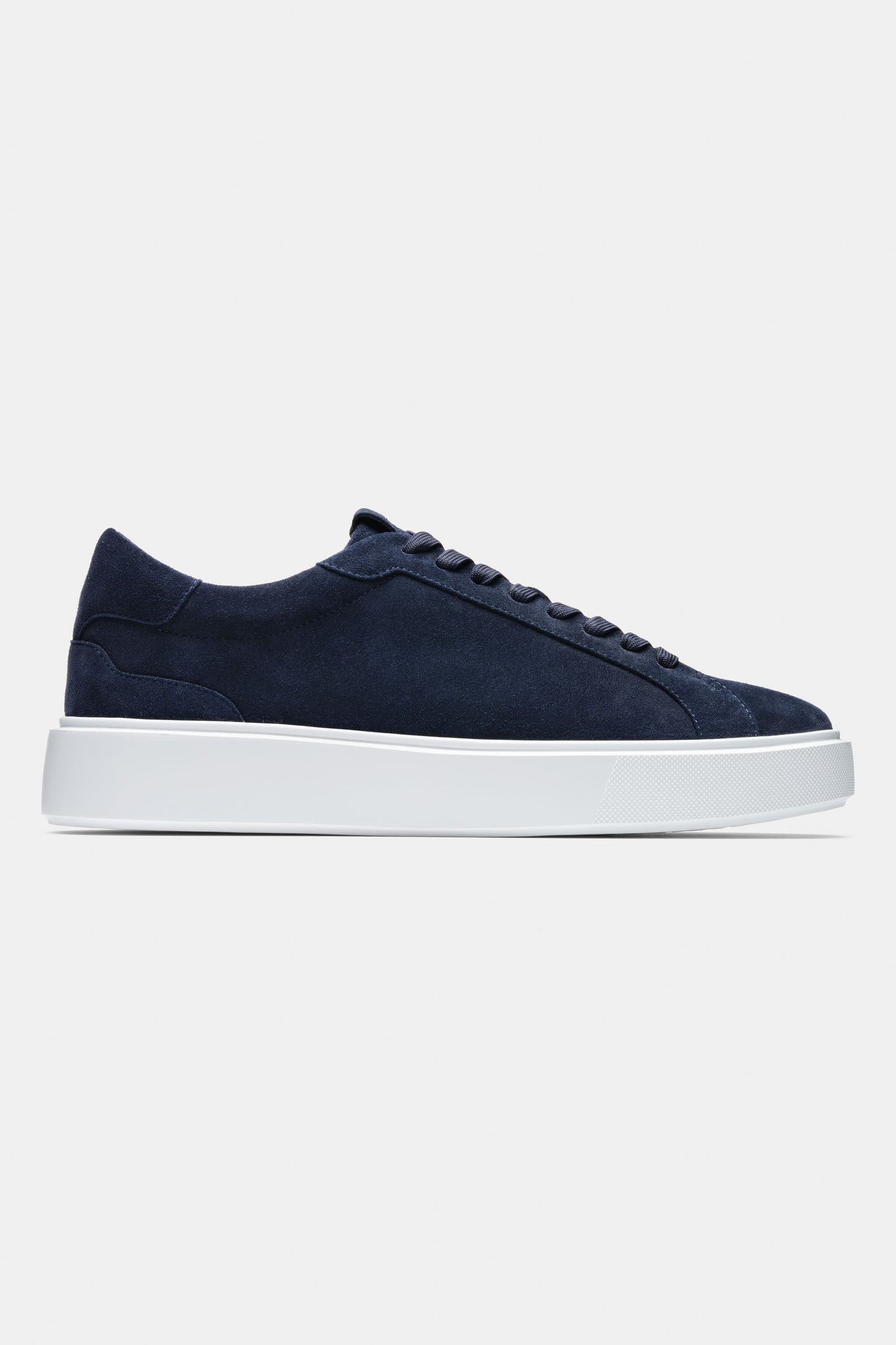 LE CLASSICHE SNEAKERS IN SUEDE