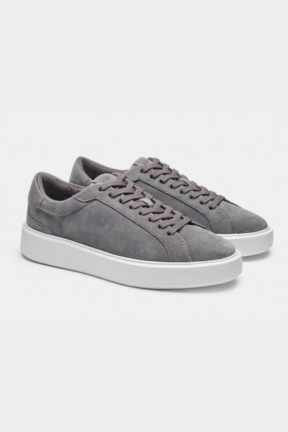 LE CLASSICHE SNEAKERS IN SUEDE