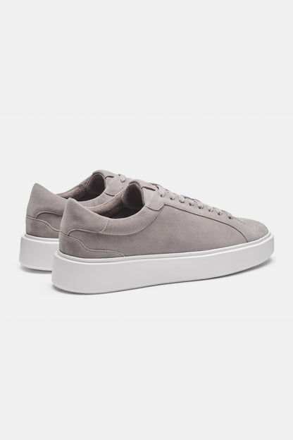 LE CLASSICHE SNEAKERS IN SUEDE