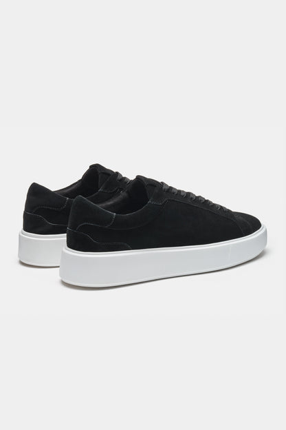 LE CLASSICHE SNEAKERS IN SUEDE