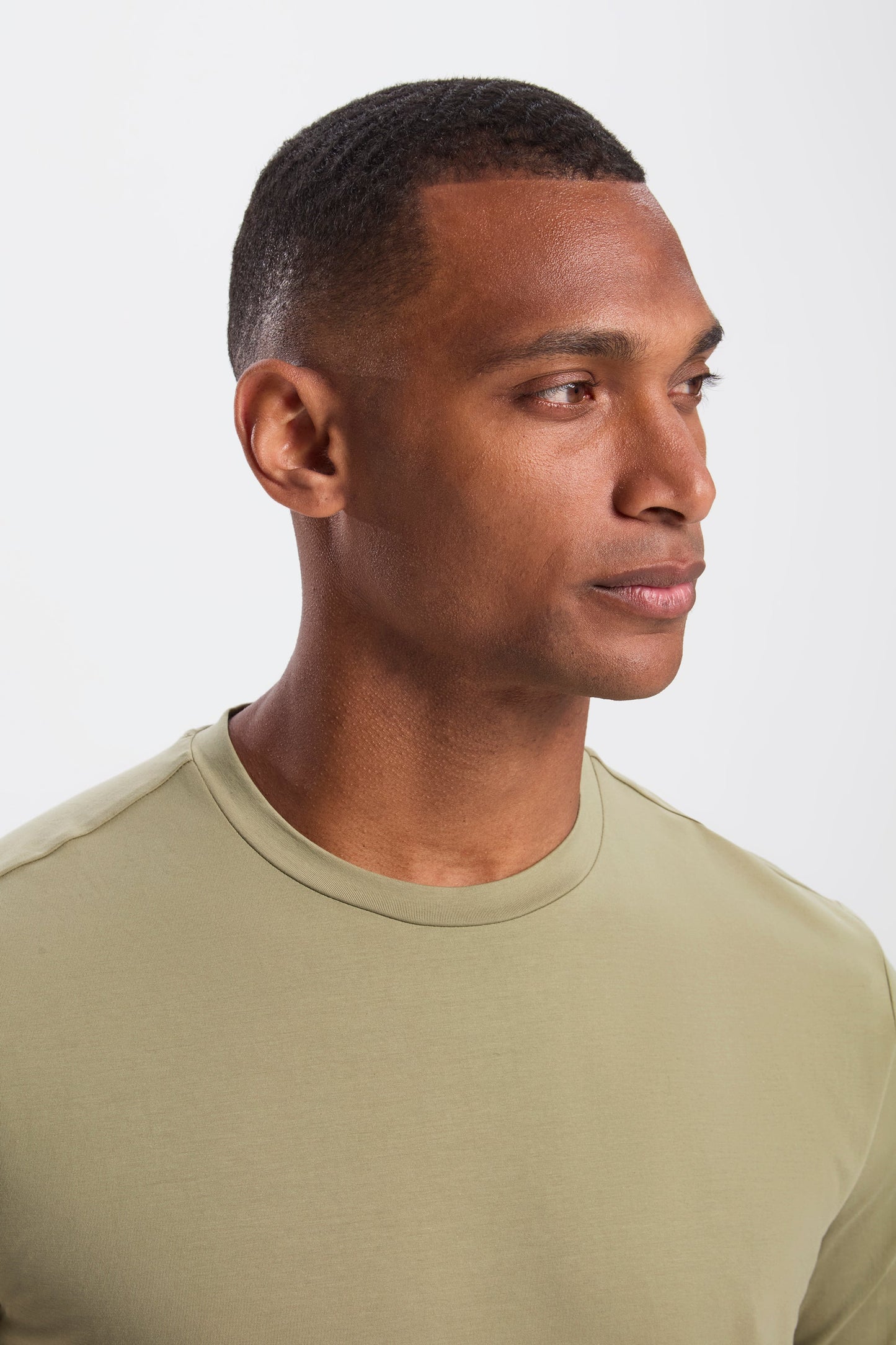 LA CAMISETA REGULAR