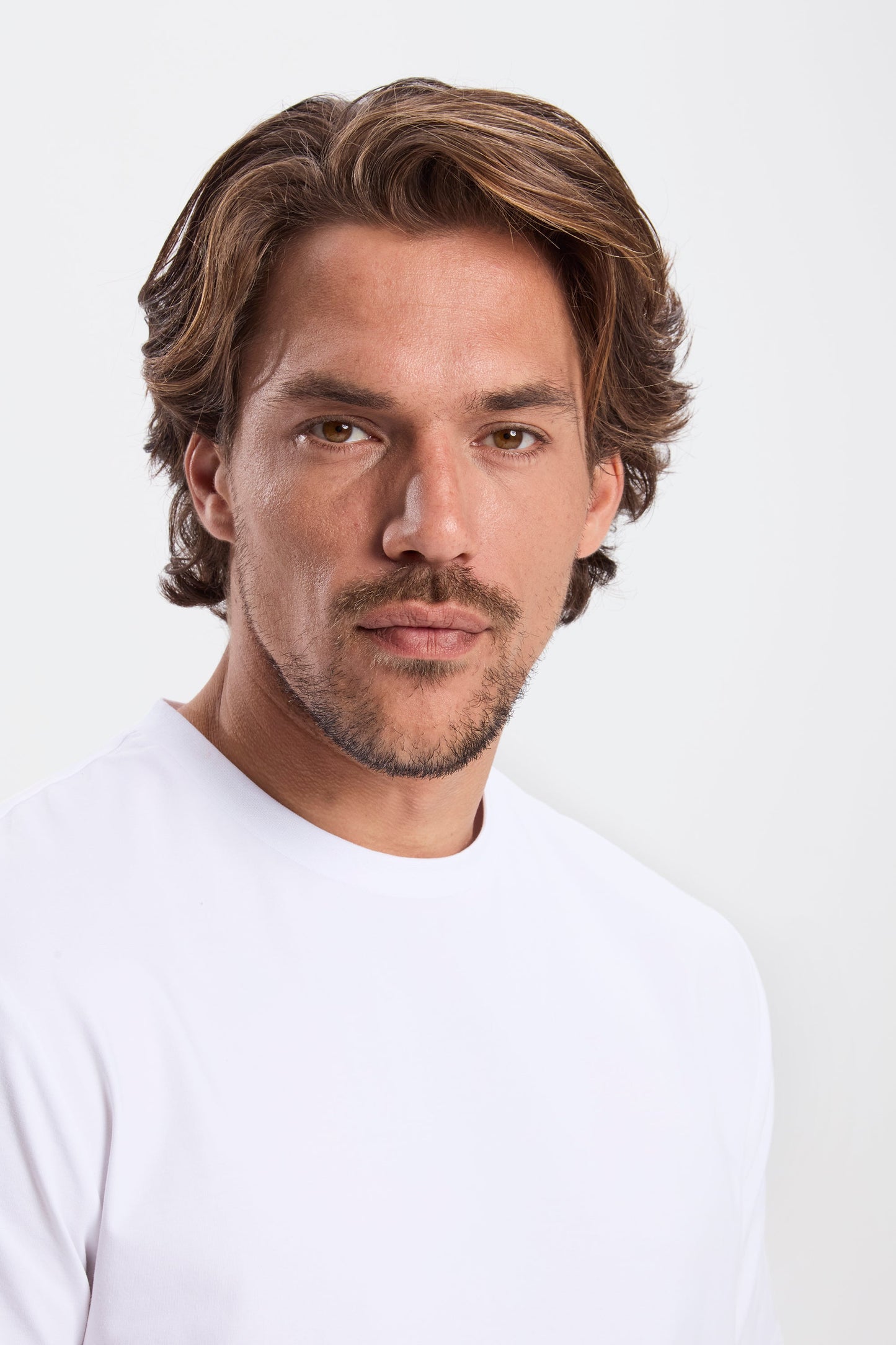 LA CAMISETA REGULAR