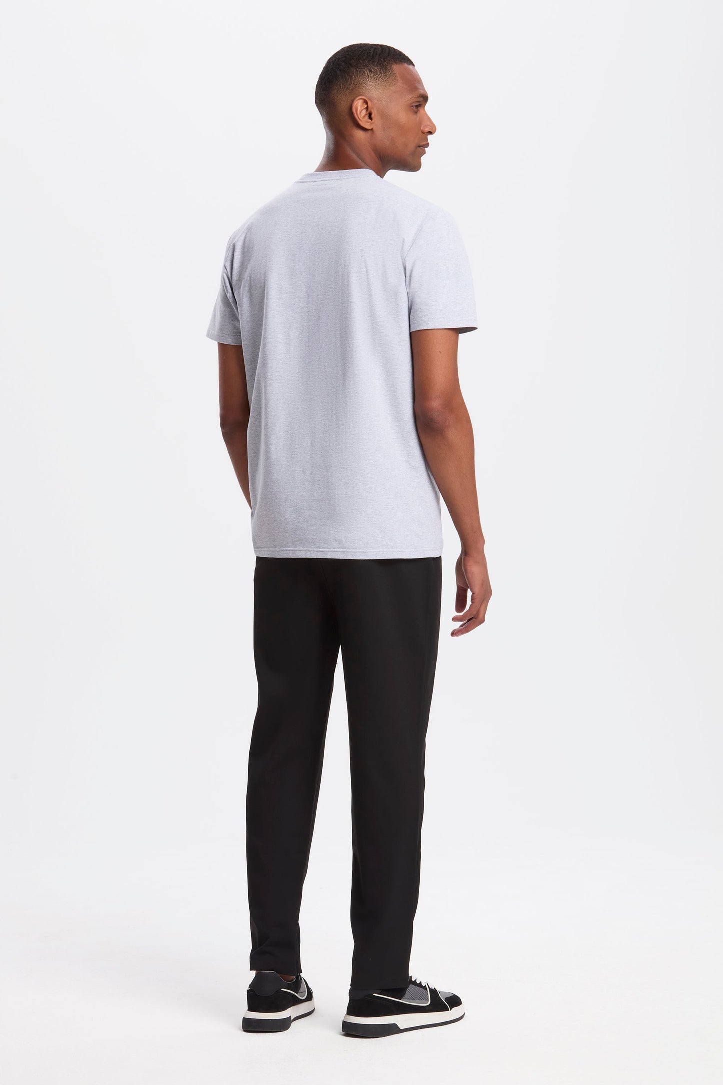 LA CAMISETA REGULAR