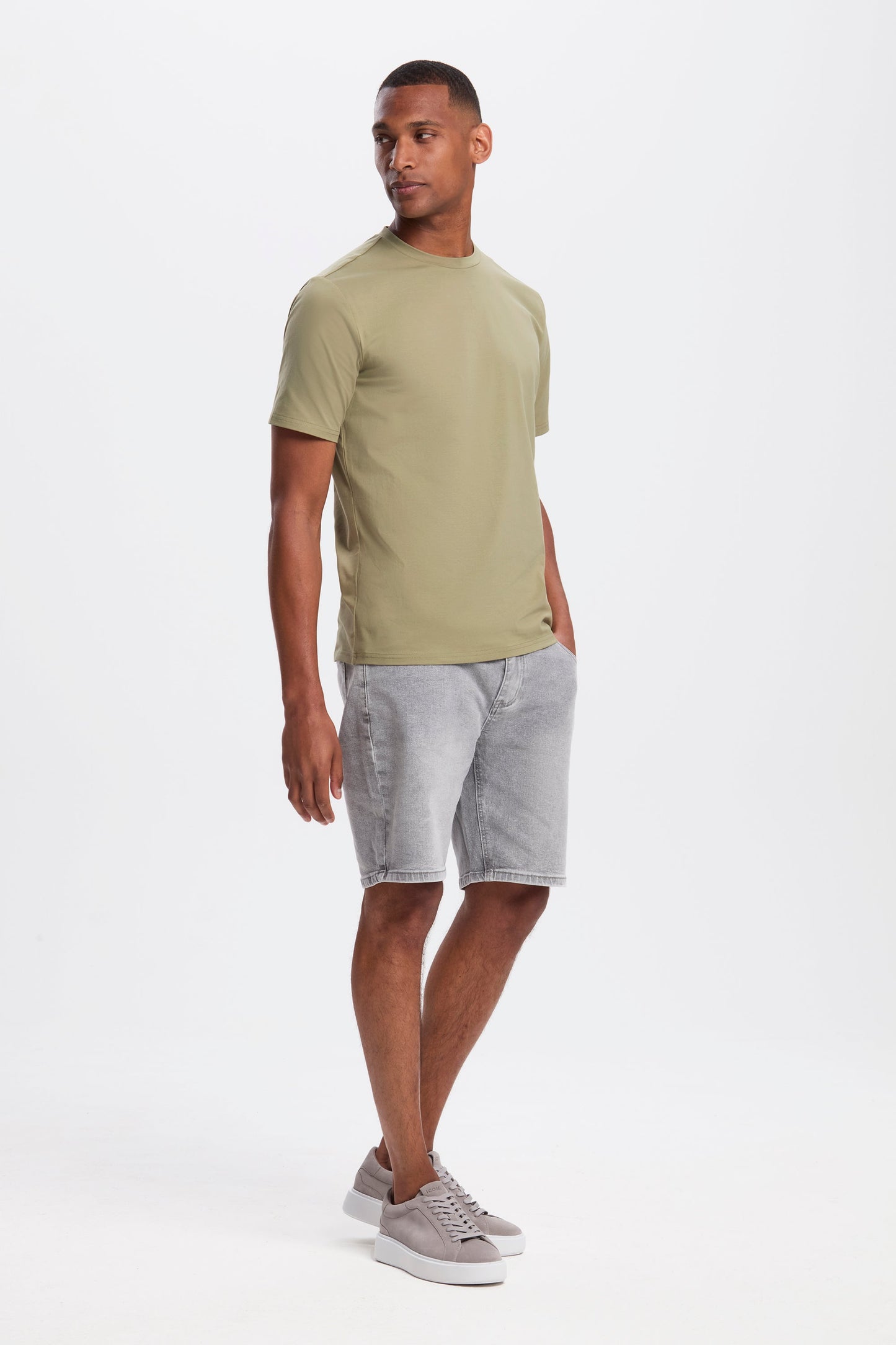 LA CAMISETA REGULAR