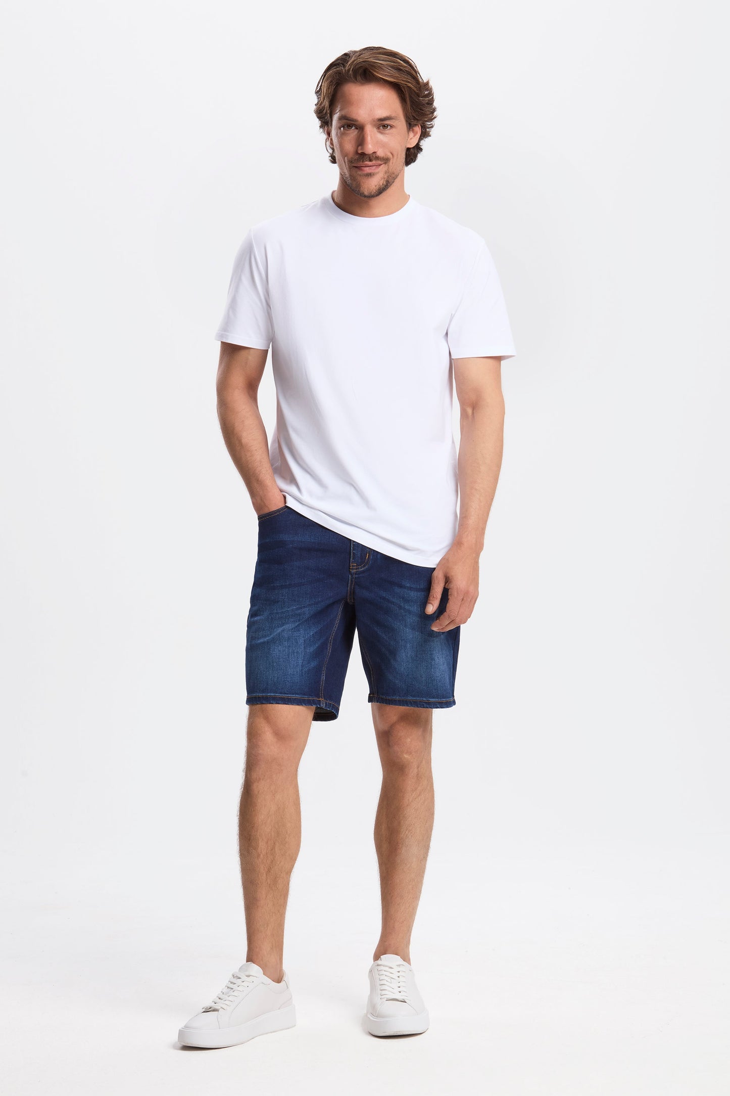 LA CAMISETA REGULAR