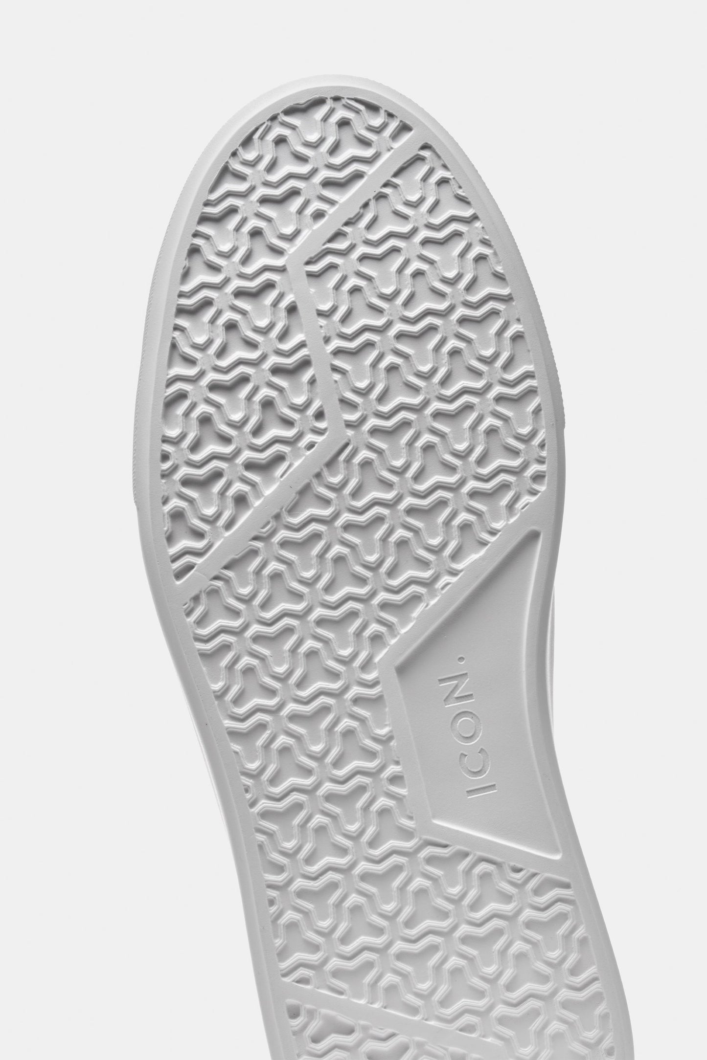 LE CLASSICHE SNEAKERS IN SUEDE