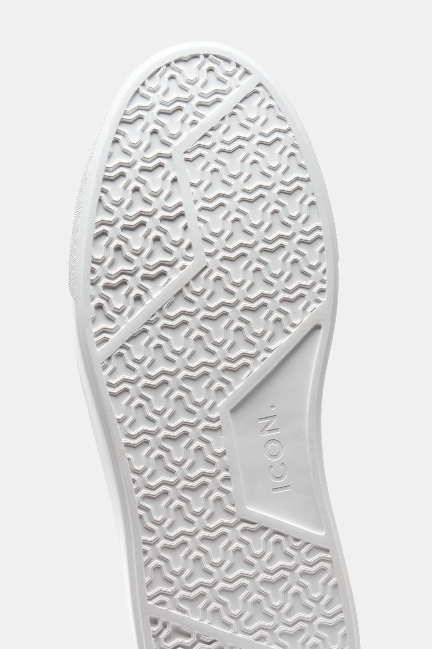 LE CLASSICHE SNEAKERS IN SUEDE