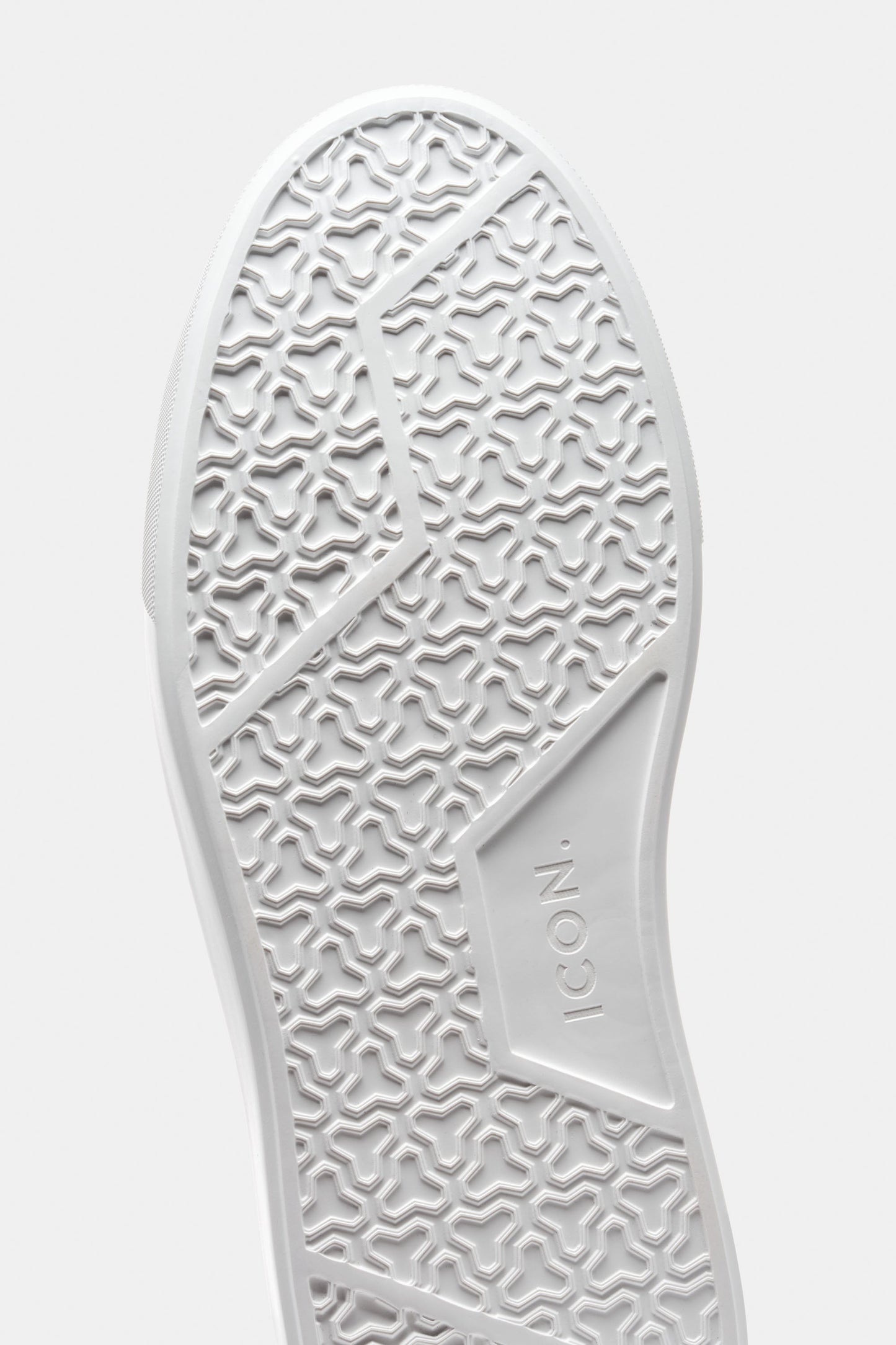 LE CLASSICHE SNEAKERS IN SUEDE